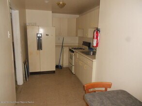 111 10th Ave-Unit -d in Belmar, NJ - Building Photo - Building Photo