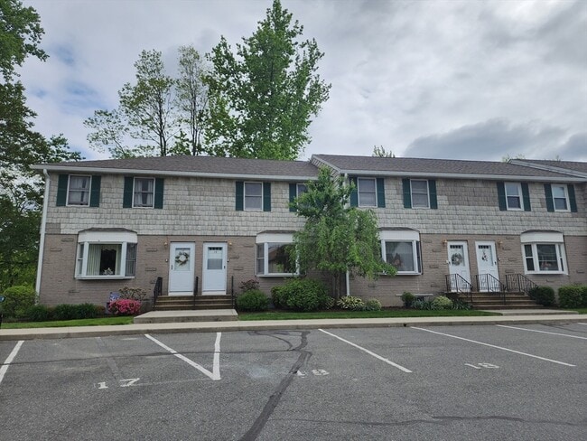 200 Lambert Terrace in Chicopee, MA - Building Photo - Building Photo