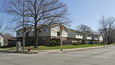 McKinley Gardens Apartments in Milwaukee, WI - Foto de edificio - Building Photo