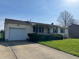 3679 Oakview Dr in Girard, OH - Building Photo