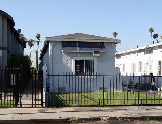 606 W 81st St in Los Angeles, CA - Building Photo - Building Photo