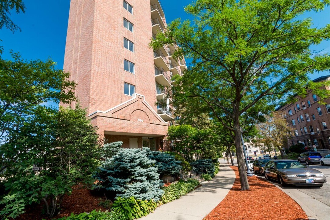 Kenwood Gables in Minneapolis, MN - Foto de edificio