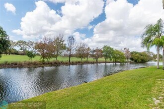 417 Vista Isles Dr in Sunrise, FL - Building Photo - Building Photo