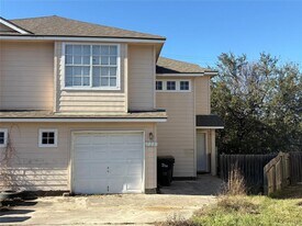 111 Cedar Ln in San Marcos, TX - Building Photo
