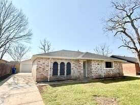 1429 Northview Dr in Angleton, TX - Building Photo