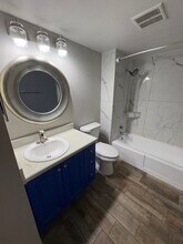 108 Alameda Ct, Unit 233 in Tampa, FL - Foto de edificio - Building Photo