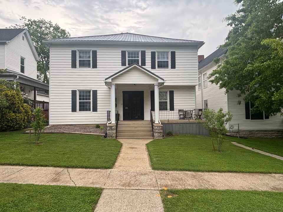 127 W Hickman St, Unit 5 in Winchester, KY - Foto de edificio