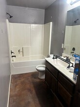 705 SW 44th St in Moore, OK - Building Photo - Building Photo