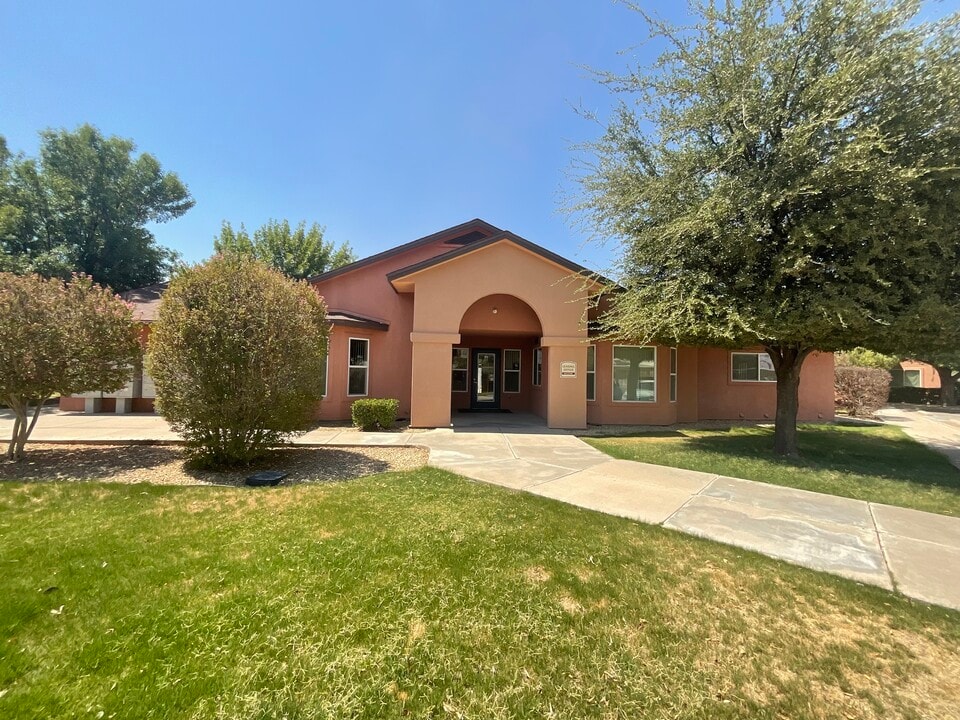 Vista Montana in Las Cruces, NM - Foto de edificio
