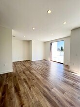 859 S Lucerne Blvd, Unit PH #2 in Los Angeles, CA - Foto de edificio - Building Photo