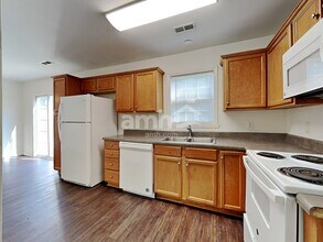 606 3 Oaks Dr in High Point, NC - Building Photo - Building Photo