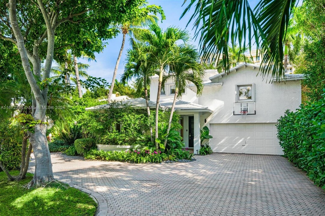 10 Coconut Ln in Key Biscayne, FL - Building Photo