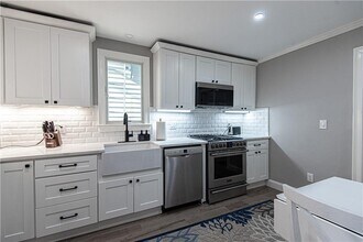 30 Prospect Hill St in Newport, RI - Building Photo - Building Photo
