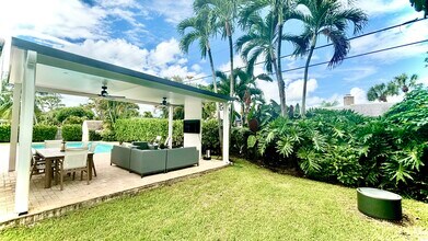 525 Sunset Rd in Boynton Beach, FL - Building Photo - Building Photo