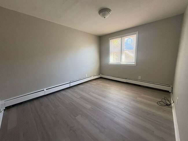 1463 Dixwell Ave, Unit 1 in Hamden, CT - Building Photo - Building Photo