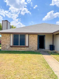 3334 Heritage Ln in Forest Hill, TX - Foto de edificio - Building Photo