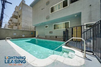 702 Irolo St in Los Angeles, CA - Building Photo - Building Photo