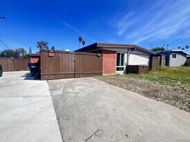9267 Fairlawn St in Santee, CA - Building Photo