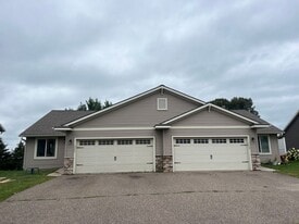 3266 White Oak Ln in Eau Claire, WI - Building Photo