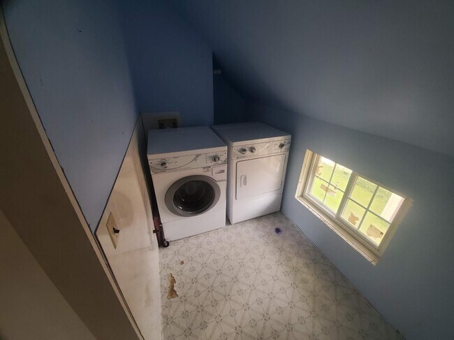 property at 211 E Somo Ave