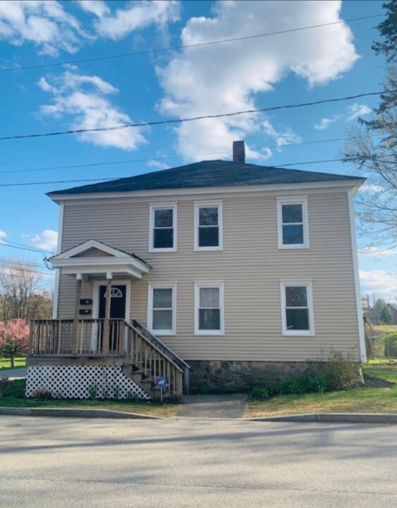 1 Florence St, Unit B in Derry, NH - Foto de edificio