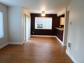 7123 SW Sagert St in Tualatin, OR - Building Photo - Building Photo