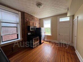 4658 Tyrolean Ave in St. Louis, MO - Foto de edificio - Building Photo