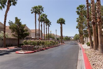 6345 Rusticated Stone Ave in Henderson, NV - Building Photo - Building Photo