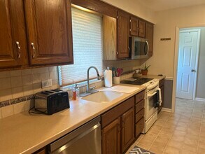 1126 Laurel Ln in Naperville, IL - Building Photo - Building Photo