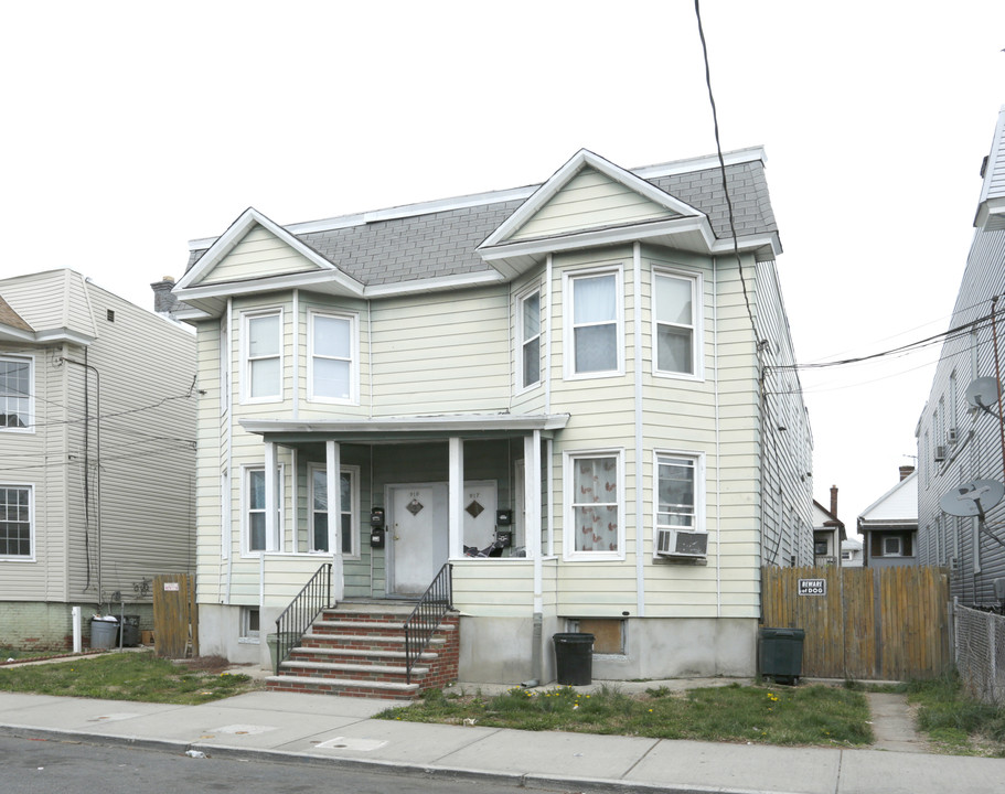 917-919 Roosevelt St in Elizabeth, NJ - Building Photo