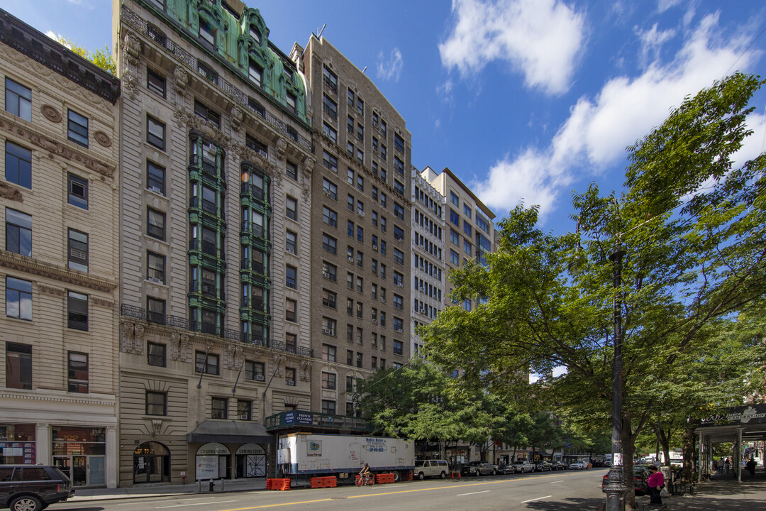 Lincoln Square in New York, NY - Building Photo