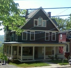 412 University Ave in Ithaca, NY - Building Photo - Building Photo