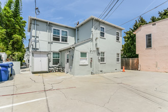 1074-1078 S Cloverdale Ave in Los Angeles, CA - Building Photo - Building Photo