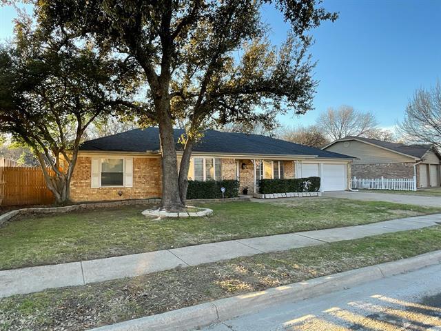 2429 Meadow Creek in Bedford, TX - Building Photo