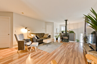 1404-1406 Du Mâcon Rue in Sherbrooke, QC - Building Photo - Interior Photo