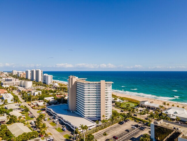 Tiara East in Deerfield Beach, FL - Building Photo - Building Photo