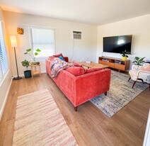 123 S East St in Cloverdale, CA - Building Photo