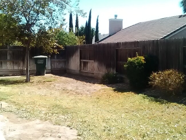 1425 Quail St in Los Banos, CA - Building Photo - Building Photo
