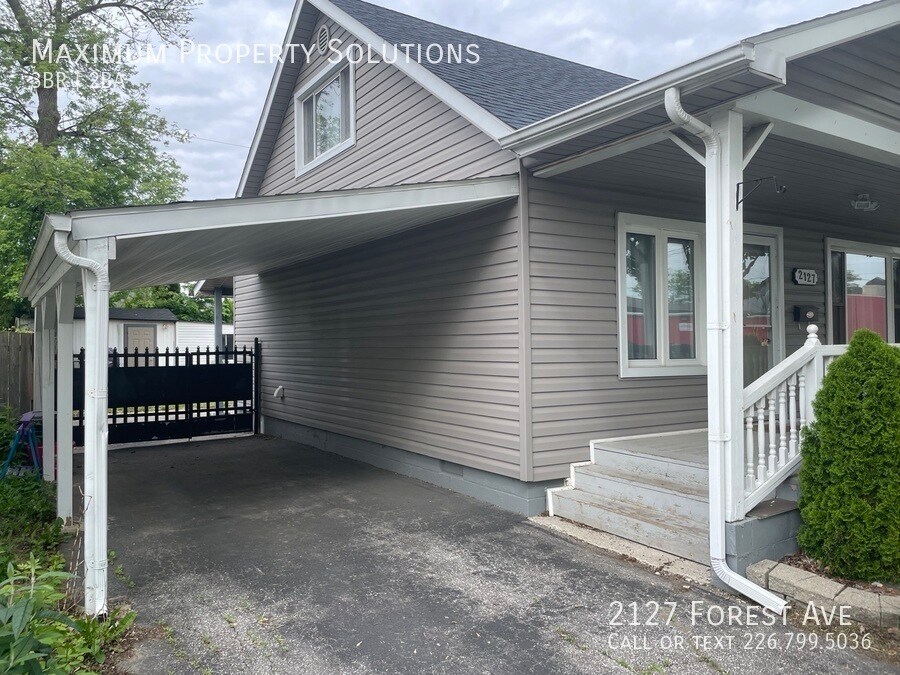 2127 Forest Ave in Windsor, ON - Building Photo