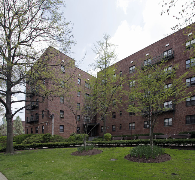 College Towers in Jersey City, NJ - Building Photo - Building Photo