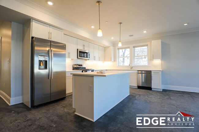 68 North Beacon St, Unit 4 in Boston, MA - Foto de edificio - Building Photo