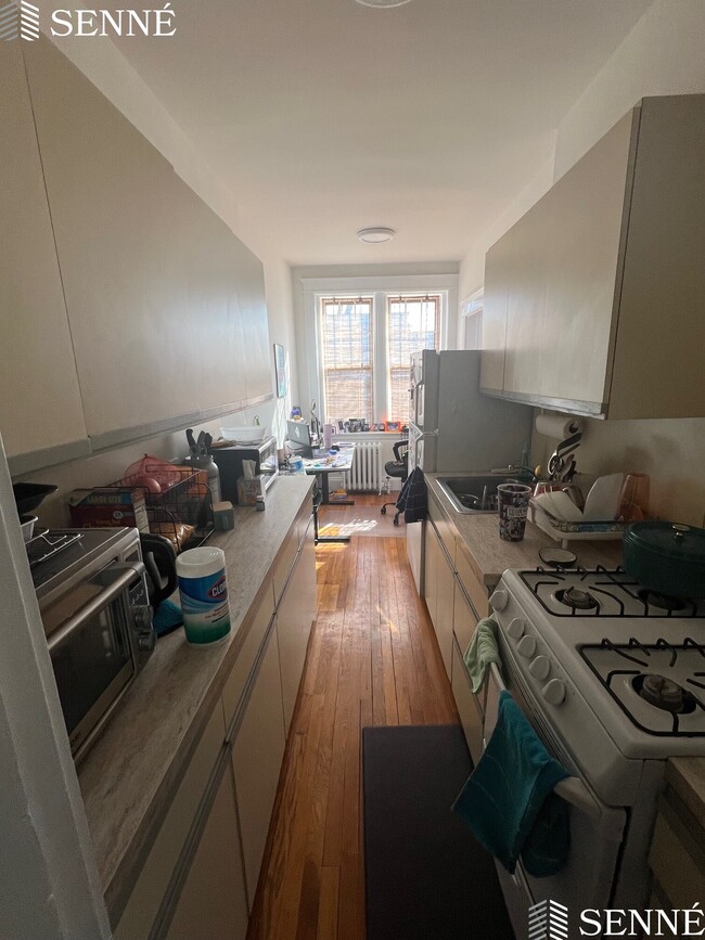 2 Crawford St, Unit 10 in Cambridge, MA - Foto de edificio - Building Photo