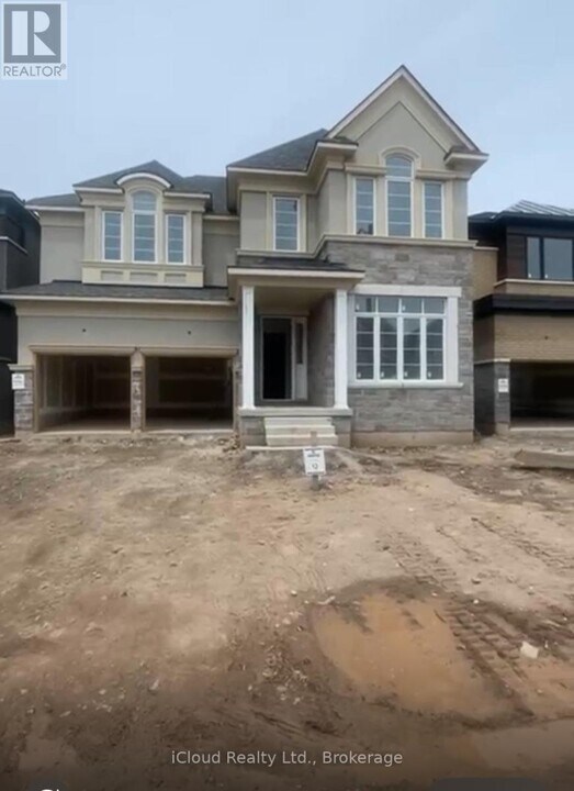 53 N Park Blvd in Oakville, ON - Building Photo