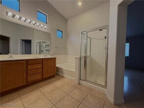 212 Tainted Berry Ave in North Las Vegas, NV - Foto de edificio - Building Photo