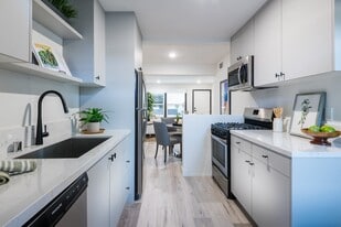 Thistle in Pasadena, CA - Building Photo