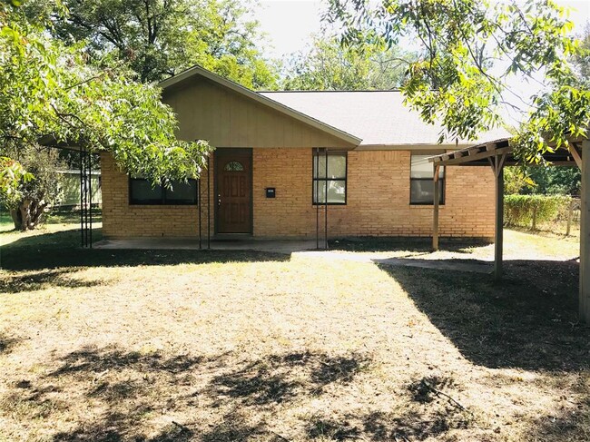 1801 Pecan St in Bastrop, TX - Building Photo - Building Photo