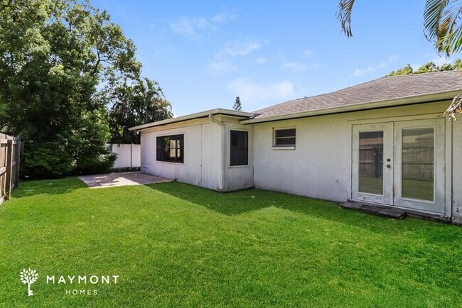 2825 Wendover Terrace in Palm Harbor, FL - Building Photo - Building Photo