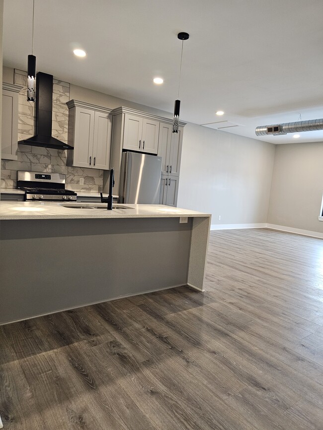 5827 Broadway St, Unit 201 in Lancaster, NY - Foto de edificio - Building Photo