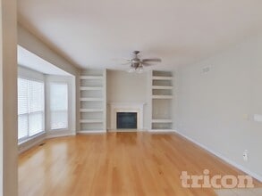 2114 Meramec Ridge Ct, Unit 2 Bedroom 0207 in Fenton, MO - Foto de edificio - Building Photo