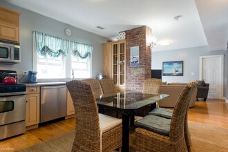 17 Holman St, Unit 1 in Boston, MA - Building Photo - Building Photo